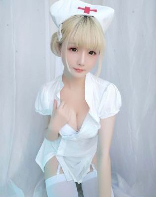 摸美女胸爆乳一区二区三区_神马影院