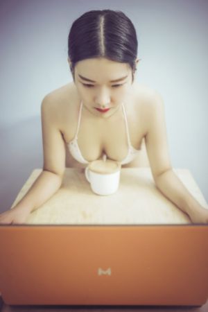 亚洲国产午夜精品理论片13_1080P迅雷电影在线