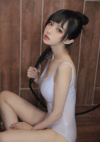 她扒下内裤让我爽了一夜麻豆_HD免费在线播放